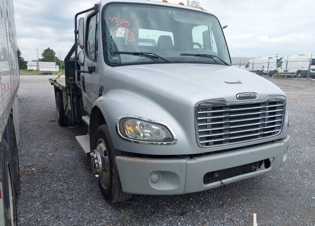 2005 FREIGHTLINER M2