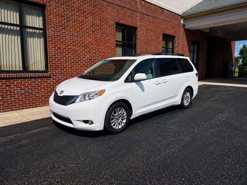 2013 TOYOTA Sienna