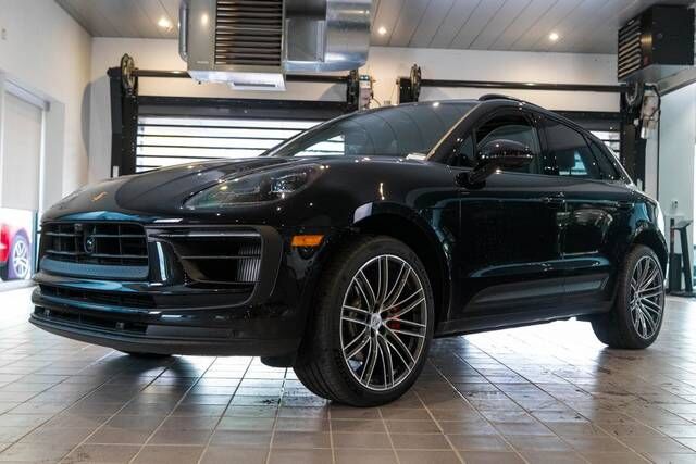 2026 PORSCHE Macan