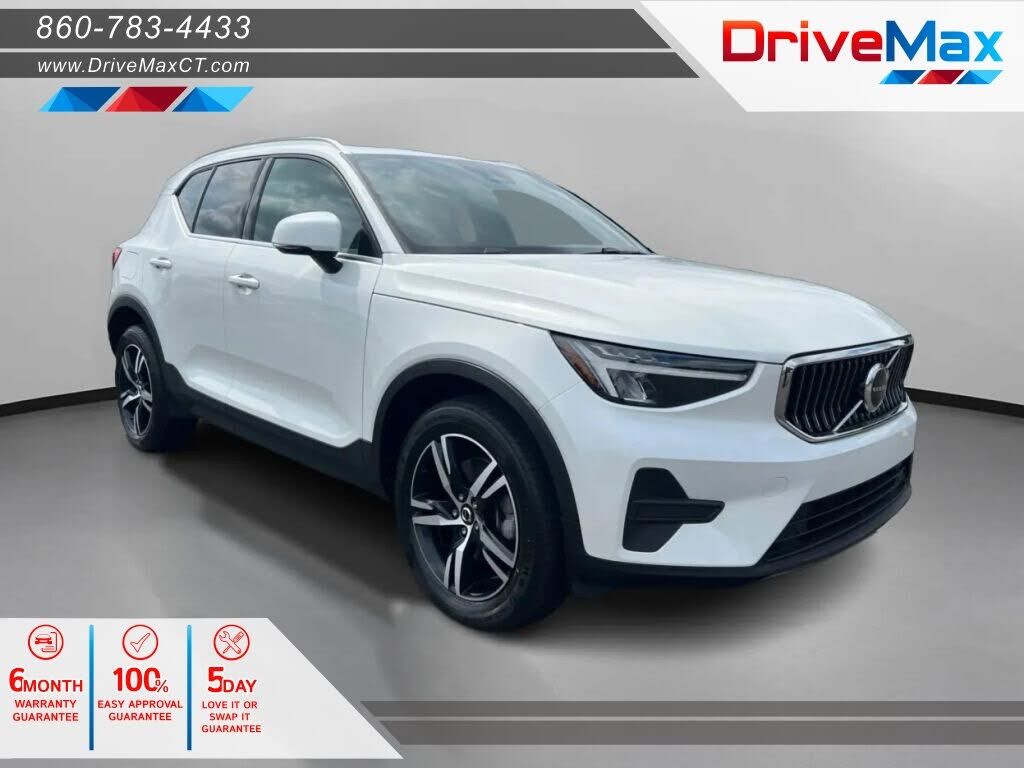 2024 VOLVO XC40