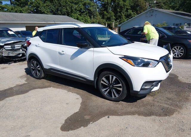 2020 NISSAN Kicks