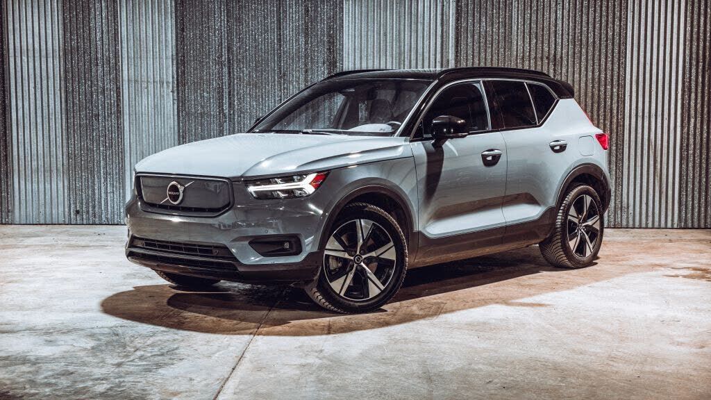 2021 VOLVO XC40