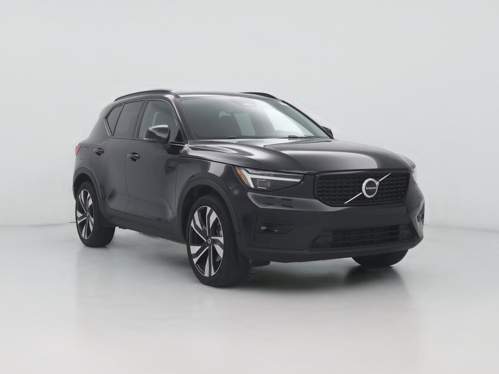 2023 VOLVO XC40