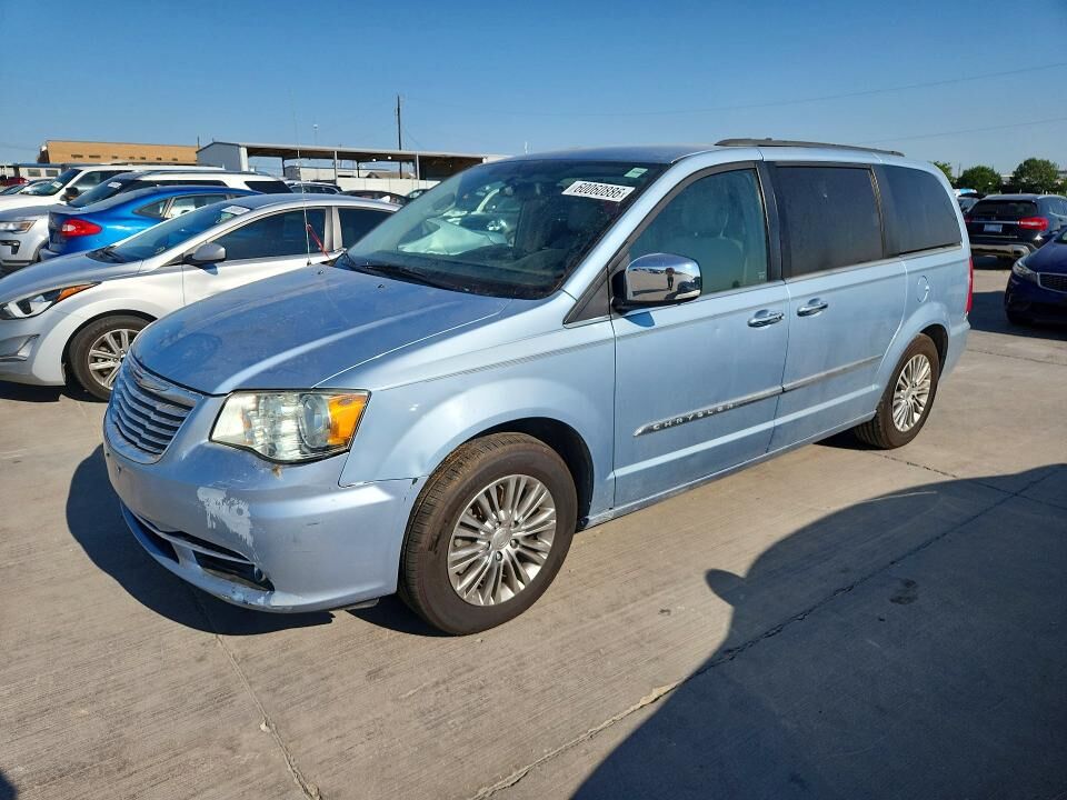 2013 CHRYSLER Town and Country