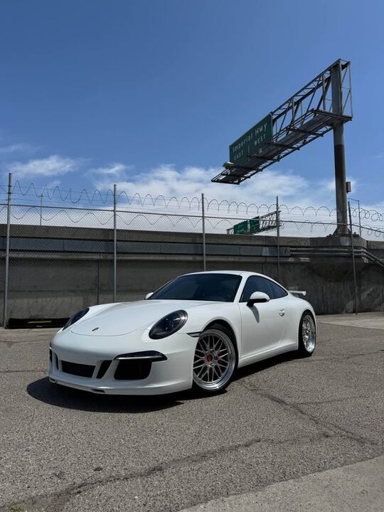 2015 PORSCHE 911