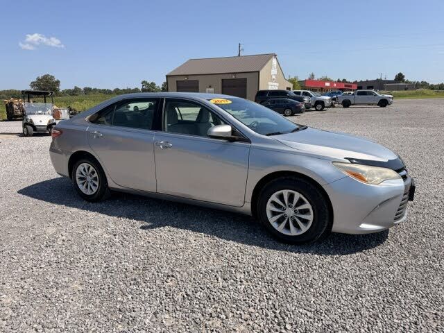 2017 TOYOTA Camry