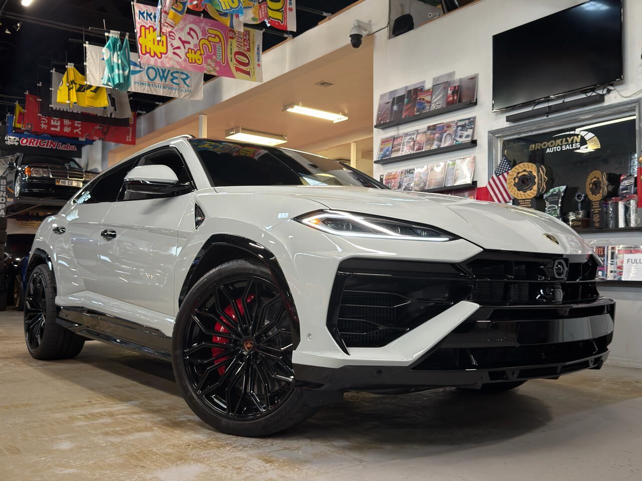 2026 LAMBORGHINI URUS