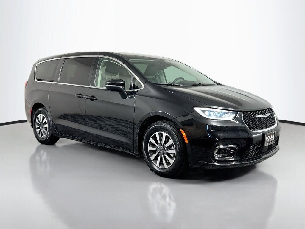 2023 CHRYSLER Pacifica