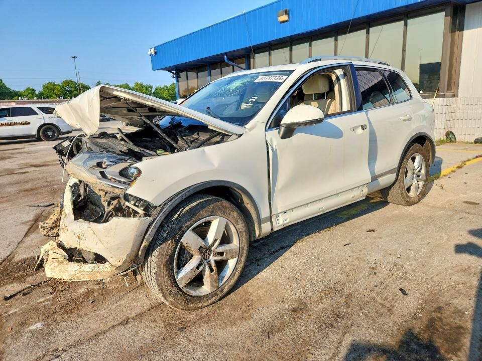 2012 VOLKSWAGEN Touareg
