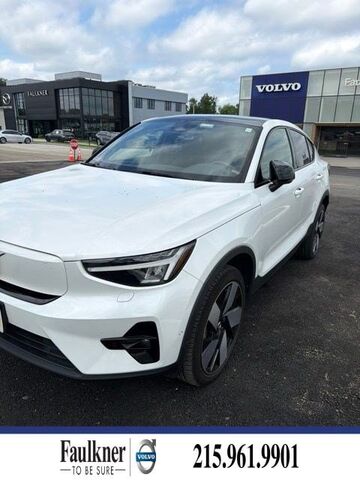 2023 VOLVO C40