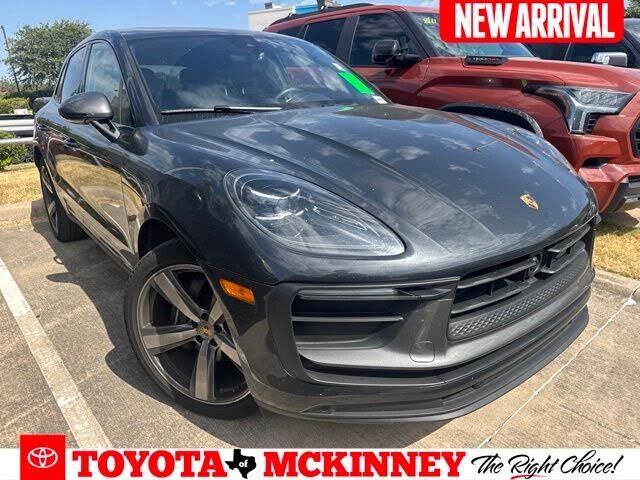 2025 PORSCHE Macan