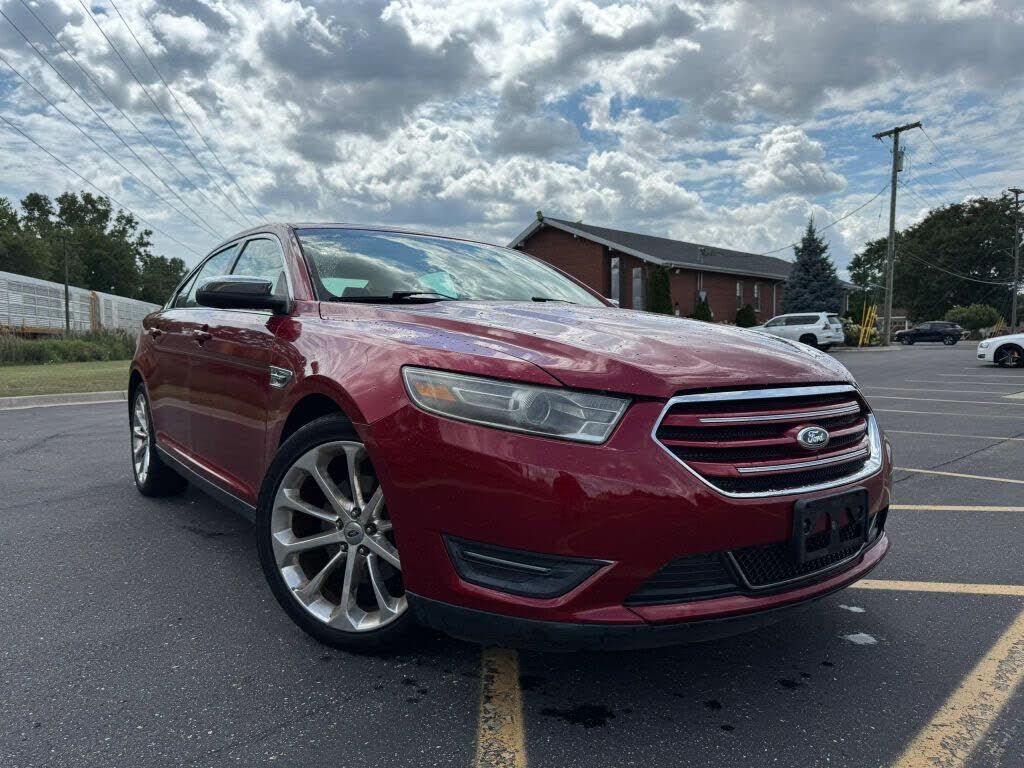 2013 FORD Taurus