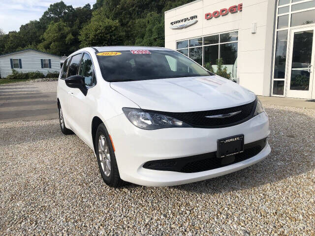 2024 CHRYSLER Voyager