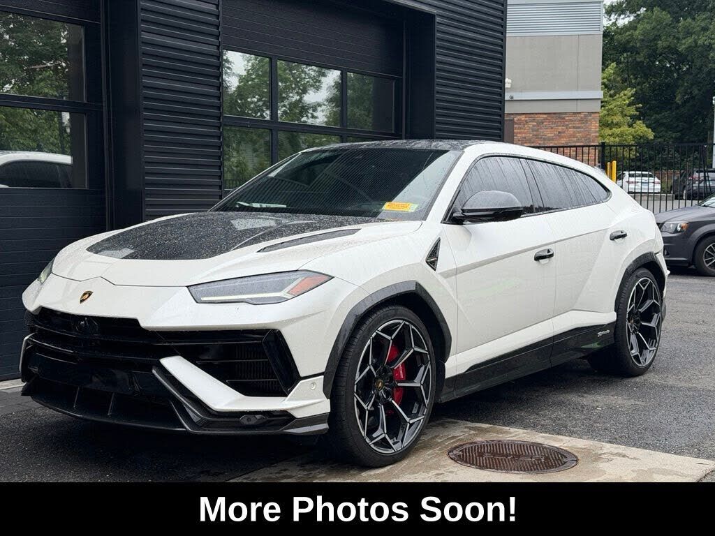 2024 LAMBORGHINI URUS