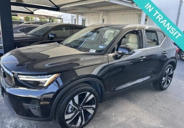 2024 VOLVO XC40