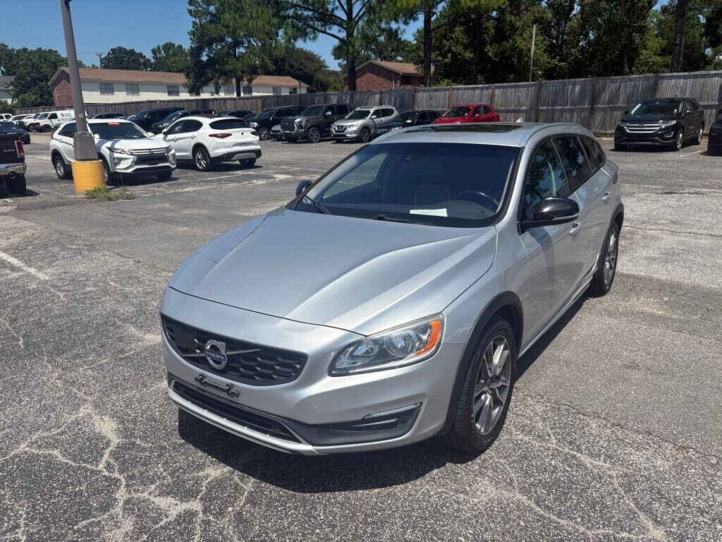 2018 VOLVO V60