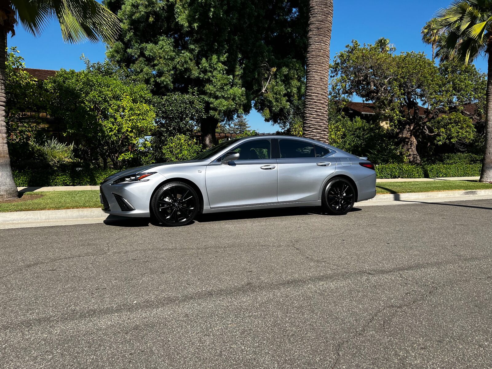2024 LEXUS ES