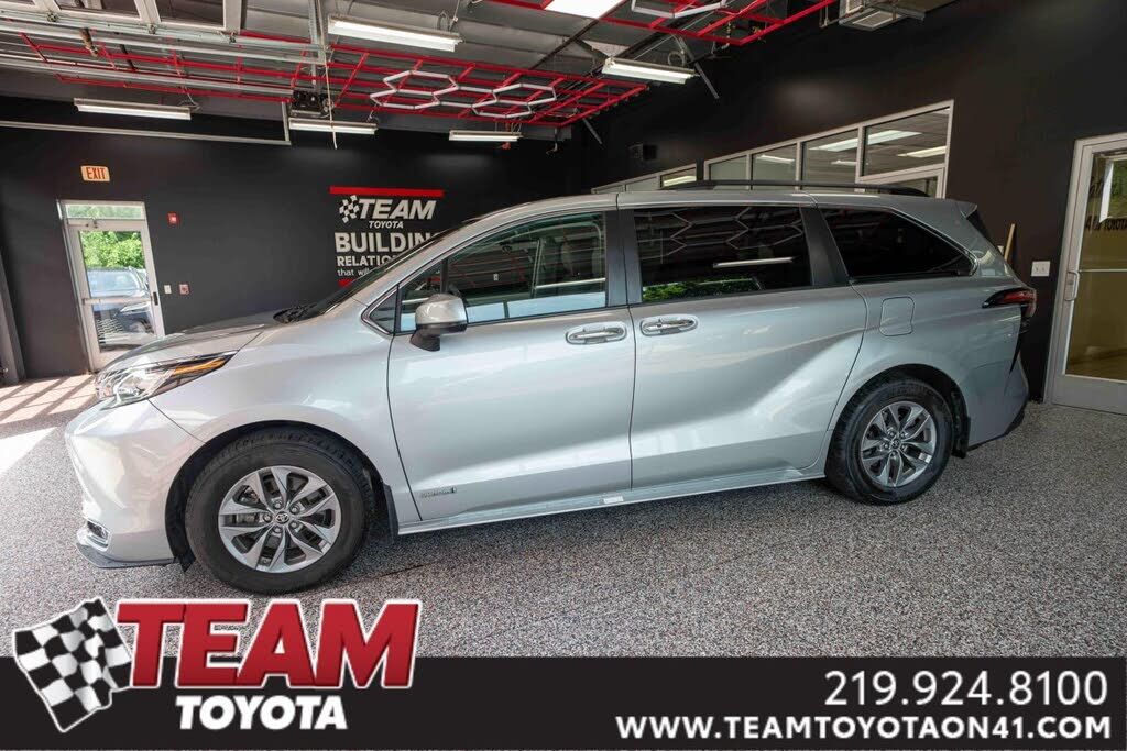 2021 TOYOTA Sienna