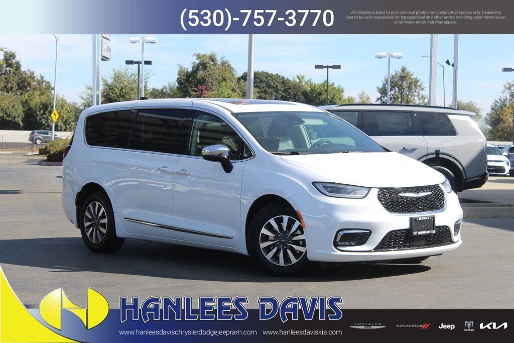 2023 CHRYSLER Pacifica