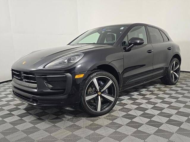 2026 PORSCHE Macan