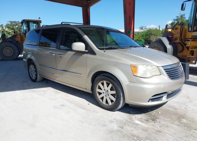2013 CHRYSLER Town and Country