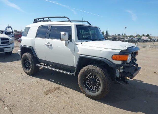 2013 TOYOTA FJ Cruiser