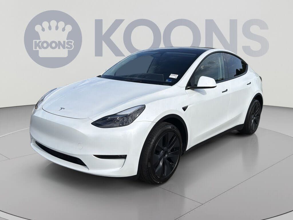 2025 TESLA Model Y