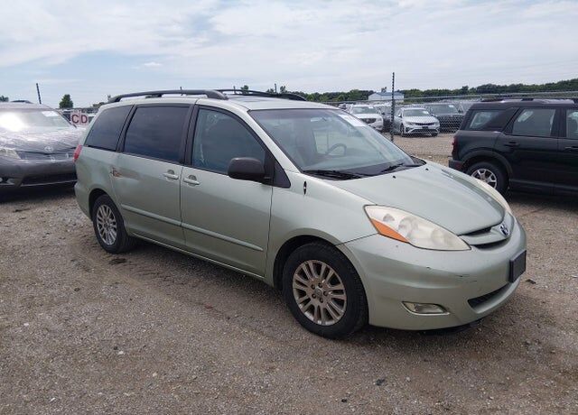 2010 TOYOTA Sienna