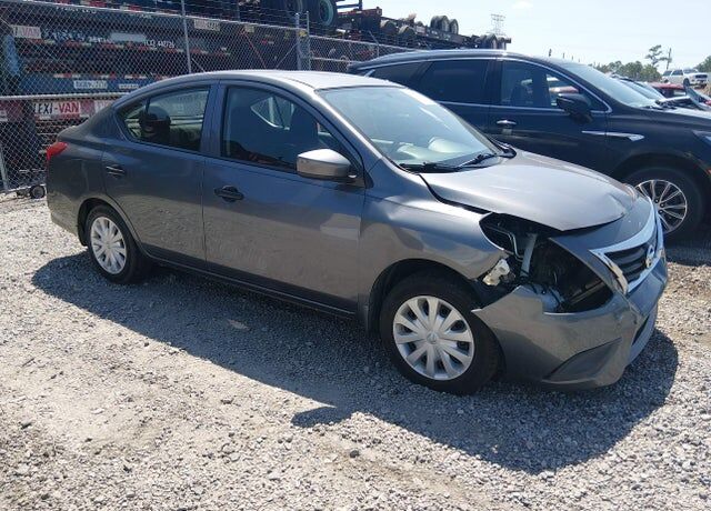 2016 NISSAN Versa