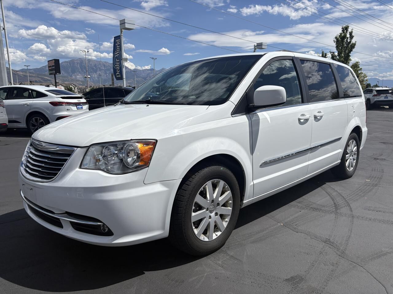 2014 CHRYSLER Town and Country