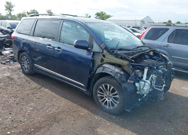 2019 TOYOTA Sienna