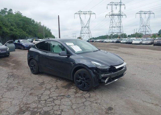2024 TESLA Model Y