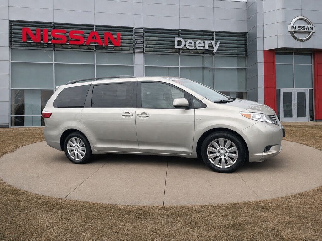 2017 TOYOTA Sienna