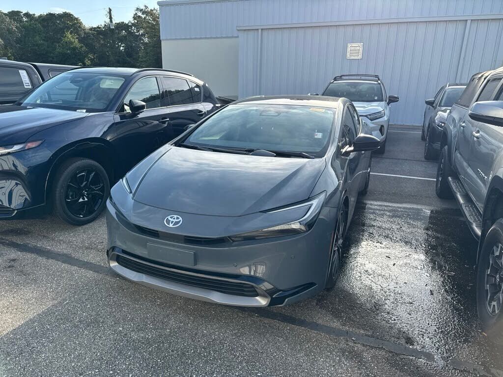 2024 TOYOTA PRIUS