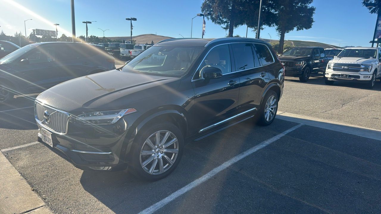2017 VOLVO XC90