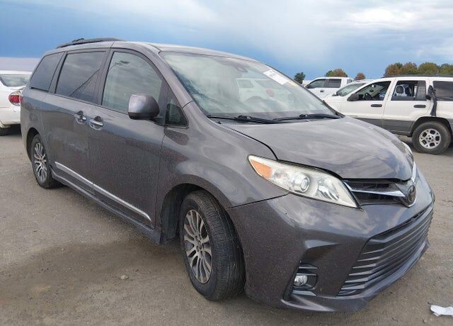 2019 TOYOTA Sienna