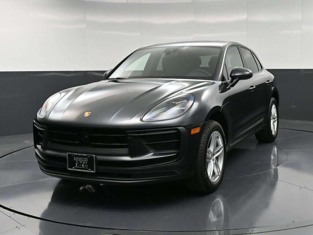 2025 PORSCHE Macan
