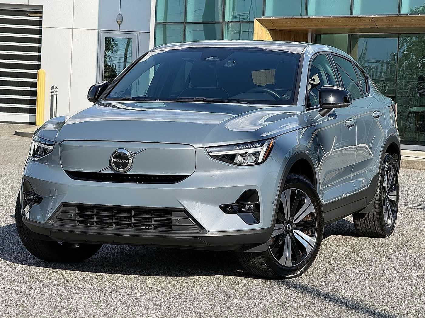 2023 VOLVO C40