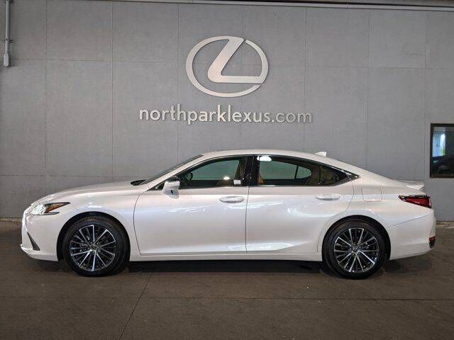 2024 LEXUS ES