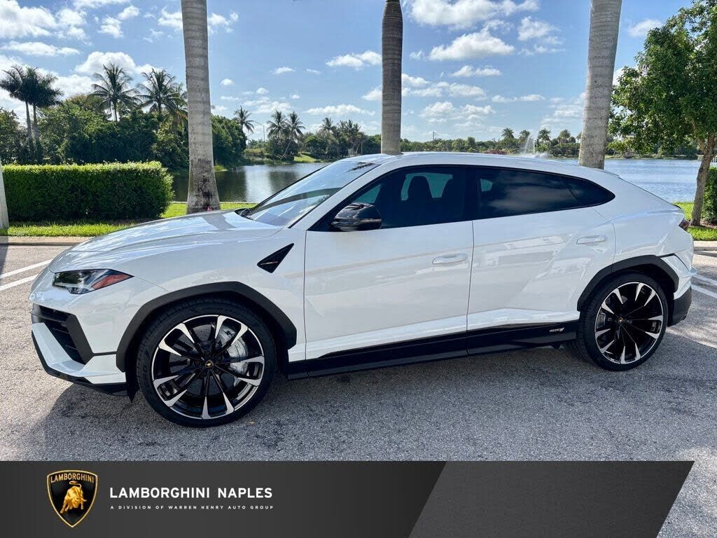 2024 LAMBORGHINI URUS