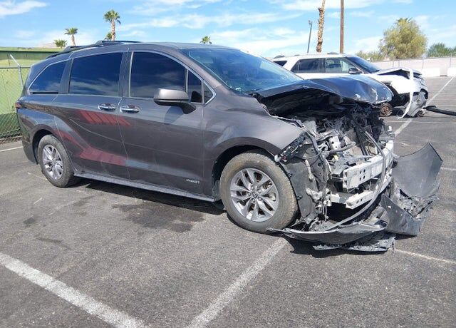 2021 TOYOTA Sienna