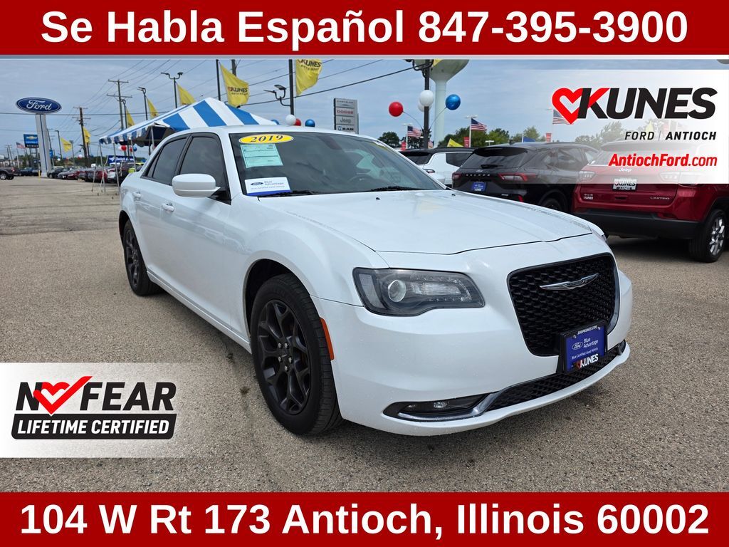 2019 CHRYSLER 300