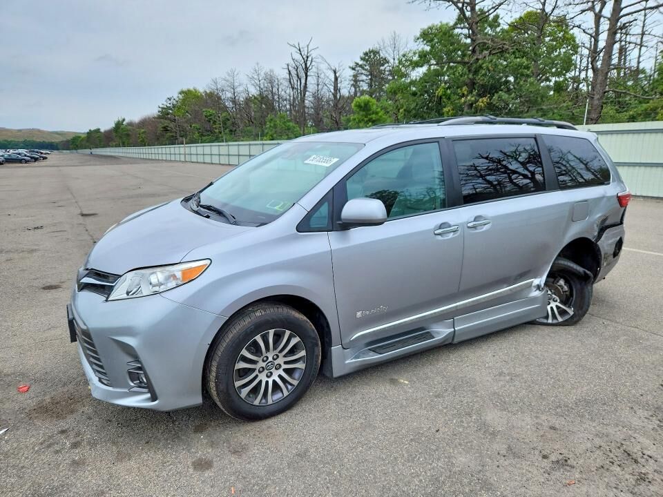 2018 TOYOTA Sienna