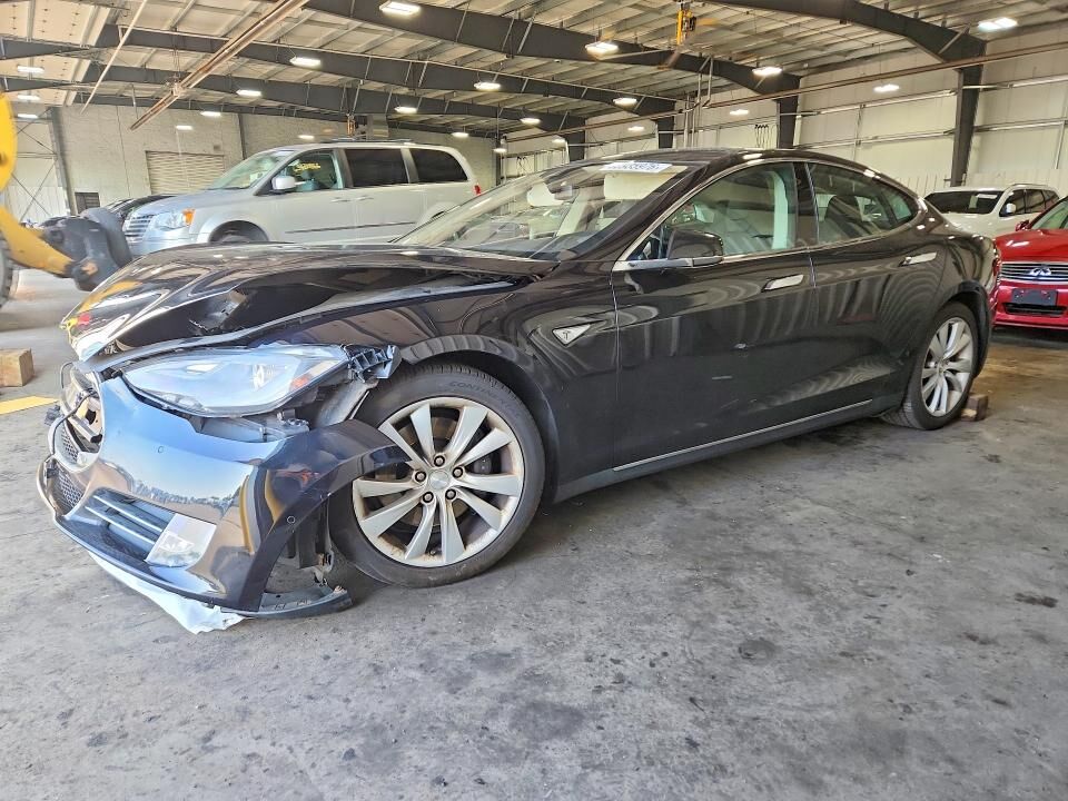 2015 TESLA Model S
