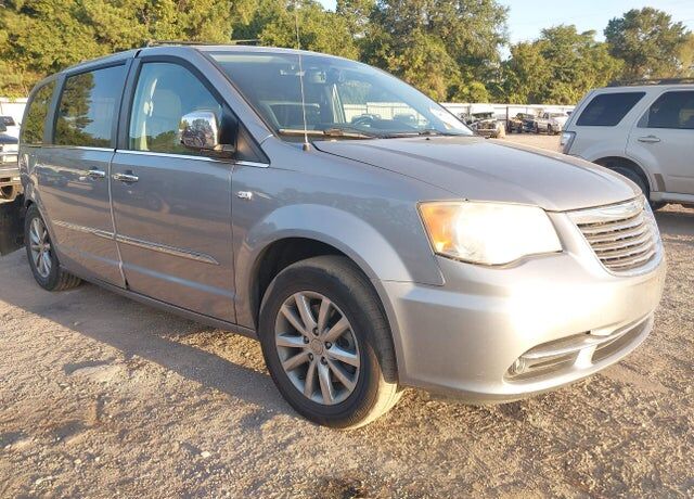 2014 CHRYSLER Town and Country