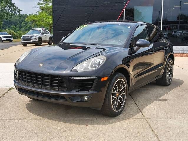 2017 PORSCHE Macan