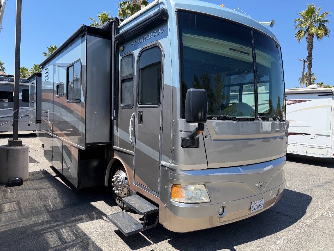 2006 FREIGHTLINER XC-S Straight Rail Rear Engine Motor Home Chassis