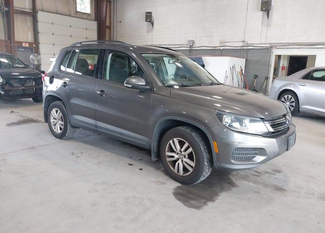 2015 VOLKSWAGEN Tiguan