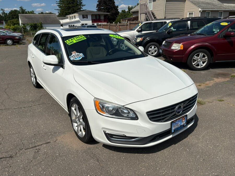 2017 VOLVO V60