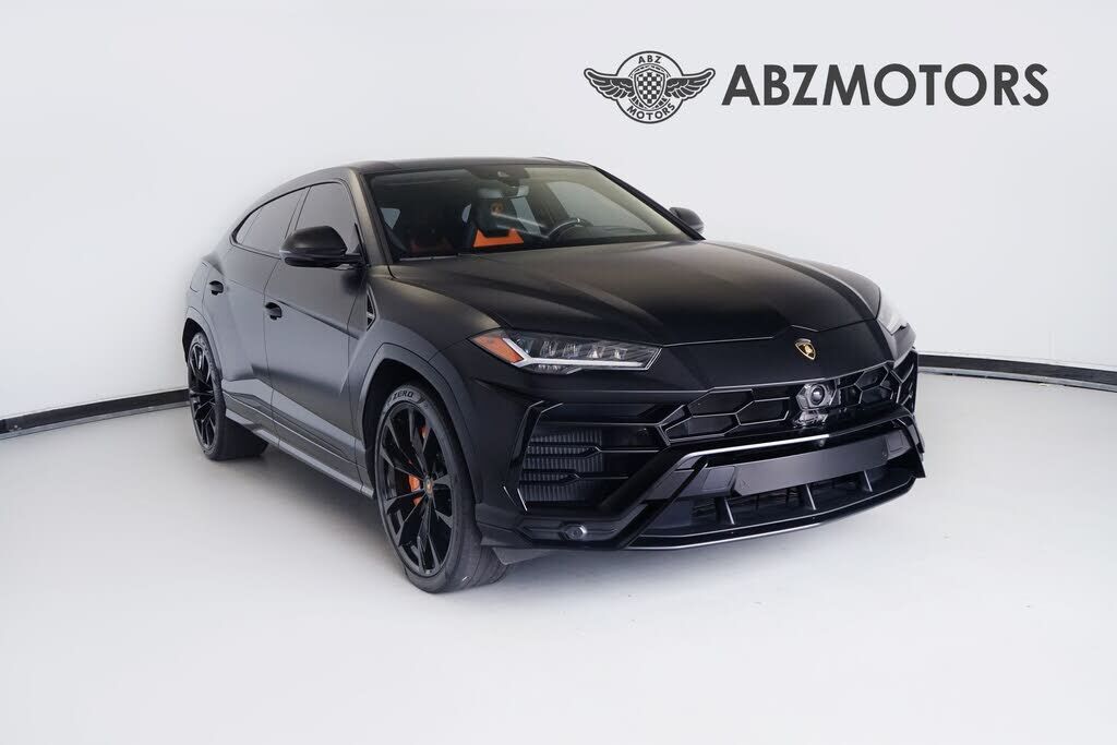2022 LAMBORGHINI URUS